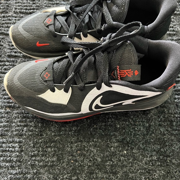 Nike Kyrie Low 5’s - Domino - Picture 4 of 8